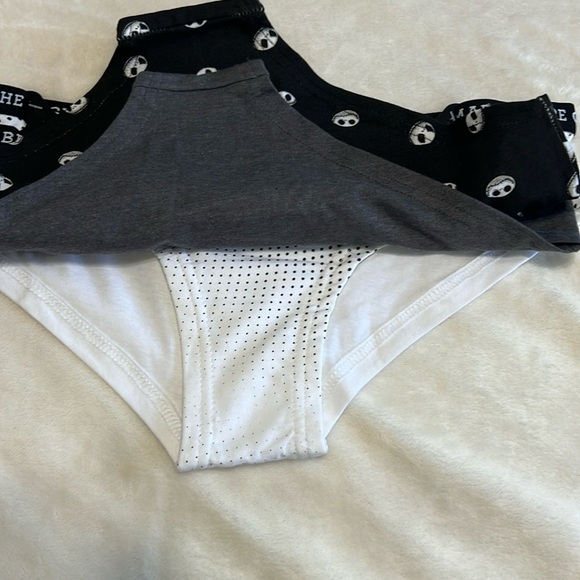 Disney The Nightmare Before Christmas 3-Pack Hipster Shorties — Size L — NW - Picture 4 of 5